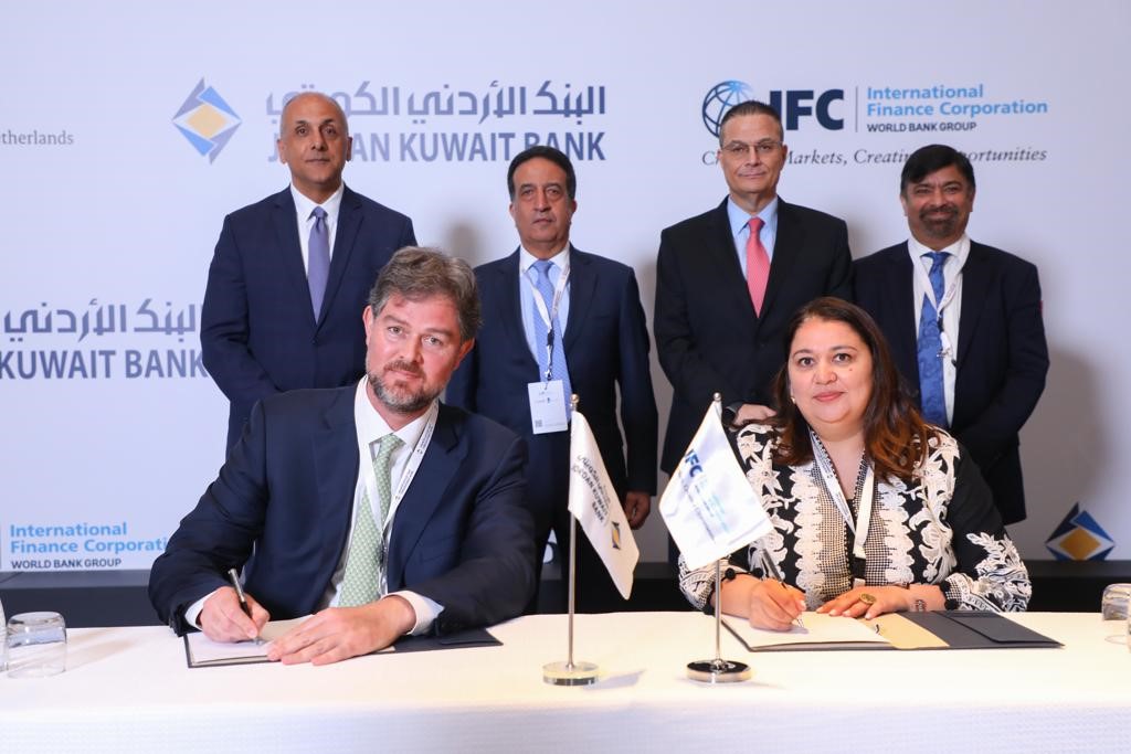 Officials during a signing ceremony of an agreement between the International Finance Corporation and Jordan Kuwait Bank (Photo courtesy of IFC)